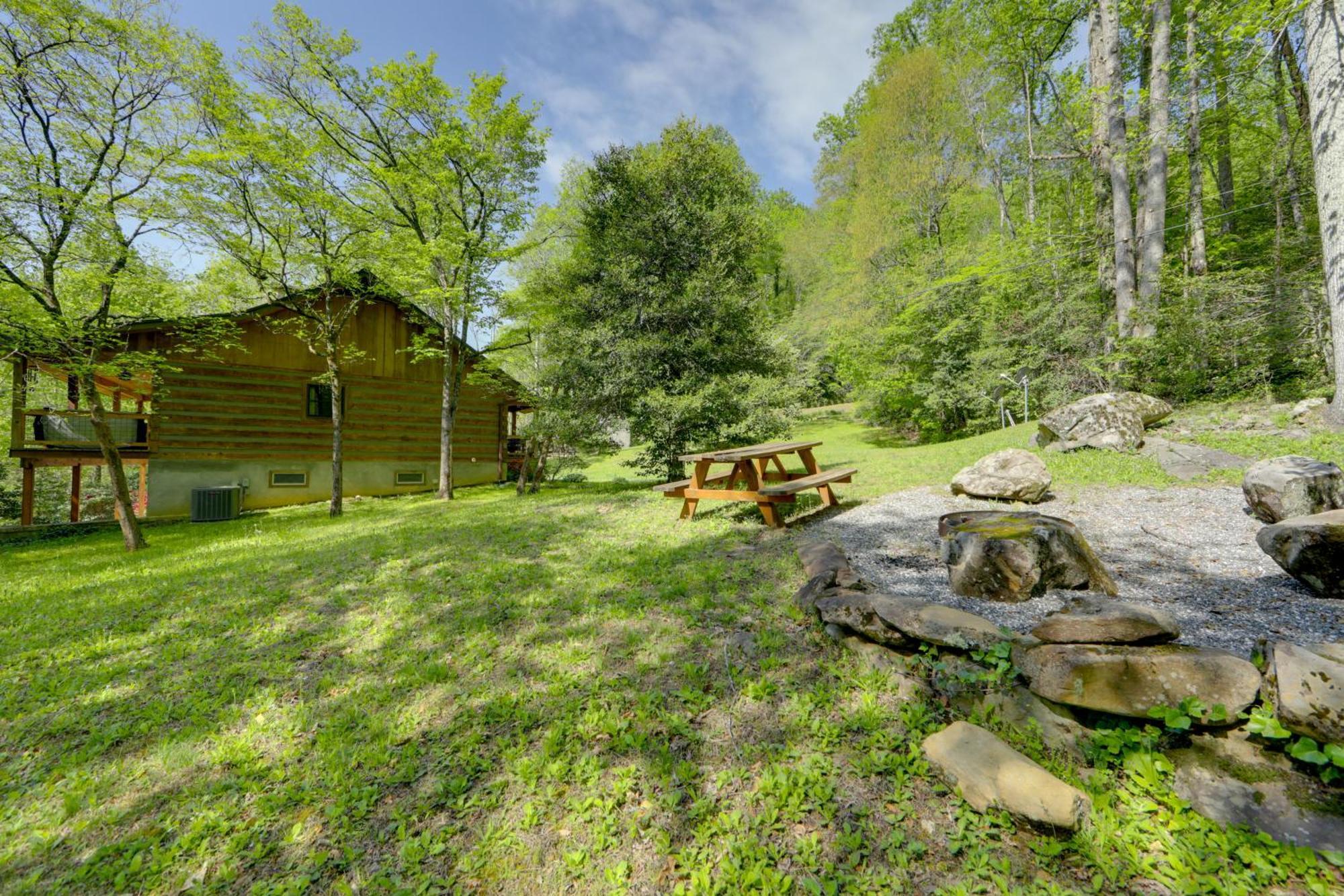 North Carolina Cabin - Hot Tub, Near Coopers Creek Bryson City Exterior foto